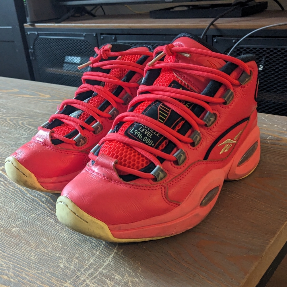 Reebok question x Hot Ones
